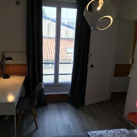 T2 Porte De Pantin Metro Hoche 아파트